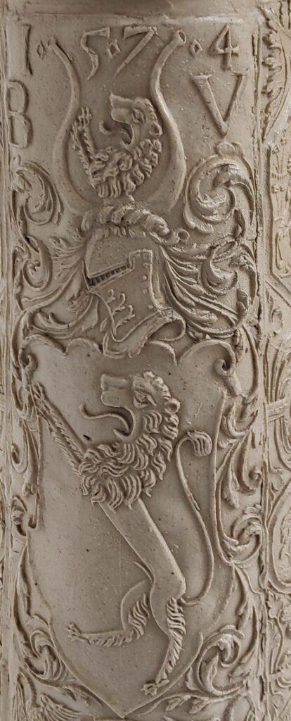 16-th-century-siegburg-stoneware-schnelle-application-coat-of-arms-detail